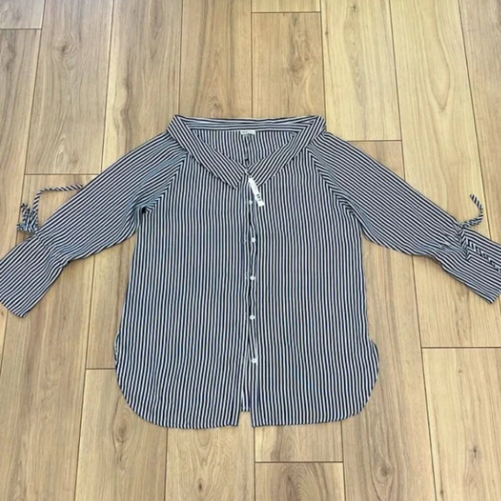 New Sioni White and Navy Striped Button Down Blouse